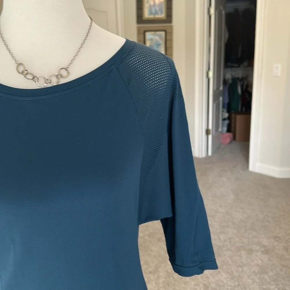 Sweaty Betty Style SB2508A Dharana Yoga Tee Mesh, 3/4 Sleeves, Small, EUC